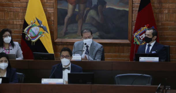 El alcalde de Quito, Santiago Guarderas, habló durante una entrevista sobre posibles irregularidades en el personal que labora en el Municipio de Quito. Foto: Diego Pallero/ EL COMERCIO