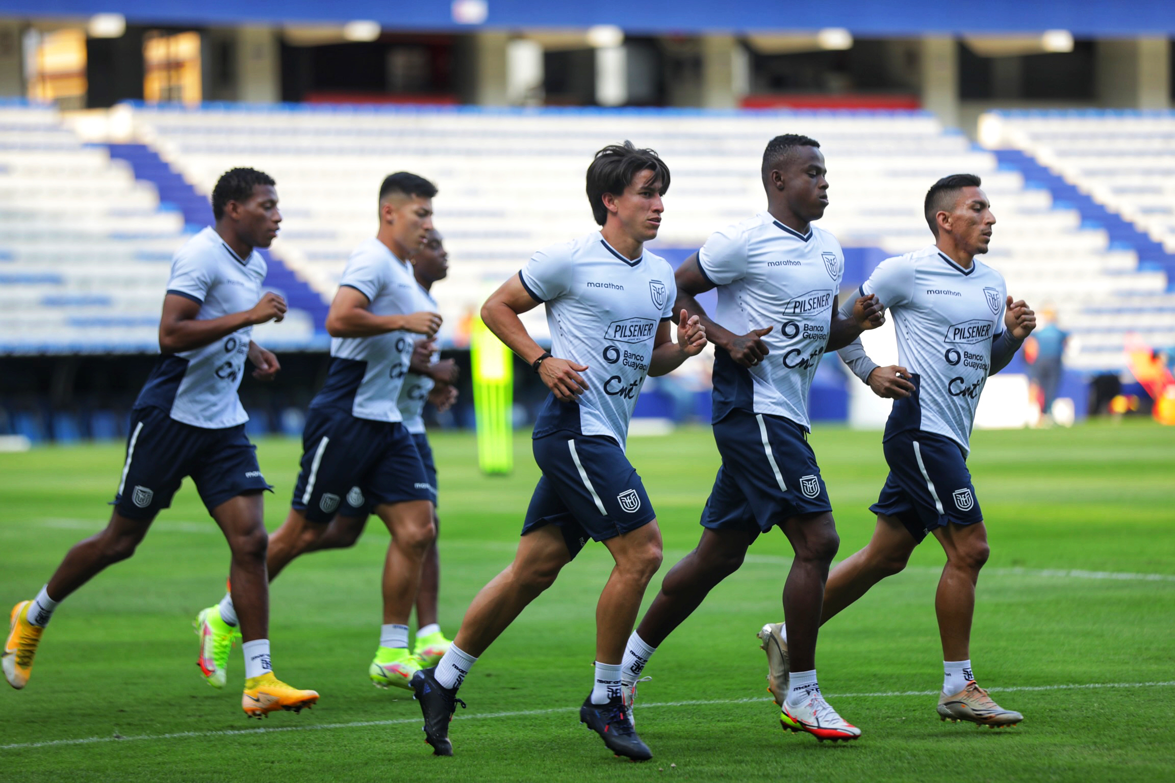 Los jugadores de la selección ecuatoriana se entrenan en Guayaquil. Foto: FEF