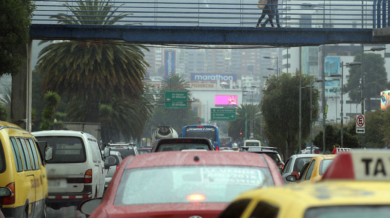 La ampliación del Hoy no circula regulará el paso de los vehículos particulares en Quito hasta el próximo 31 de octubre. Foto: Galo Paguay/ EL COMERCIO