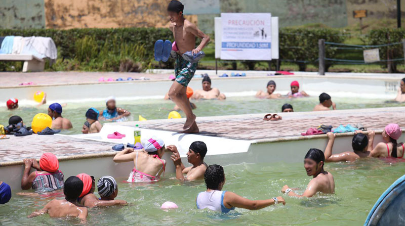 Las personas que visitaron el balneario de El Tingo disfrutaron de las piscinas de aguas termales. Foto: Julio Estrella/ EL COMERCIO