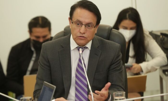 El legislador Fernando Villavicencio dirige la Comisión de Fiscalización de la Asamblea. Foto: Twitter Asamblea Ecuador