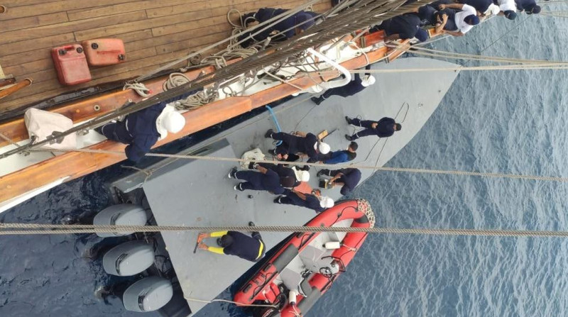 El buque escuela Guayas, un velero de formación militar para cadetes, capturó un semisumergible en aguas internacionales. Foto: Cortesía Armada