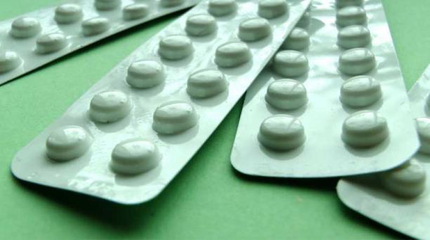 Imagen referencial. La aspirina se consideró una opción conveniente y barata para ayudar a quienes corren el riesgo de tener problemas cardíacos graves. Foto: Pixabay