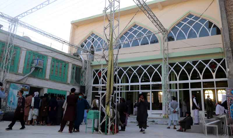 El atentado en una mezquita en la ciudad de Kandahar, en el sur de Afganistán, causó al menos 40 muertos. Foto: EFE