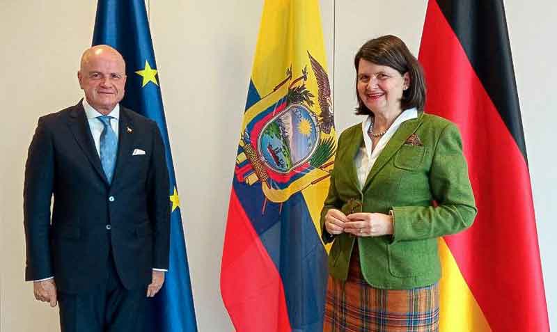 En Berlín, el vicepresidente Alfredo Borrero se reunió con Maria Flachsbarth, secretaria de Estado Parlamentario del Ministerio de Cooperación Económica y Desarrollo alemán. Foto: Twitter Vicepresidencia