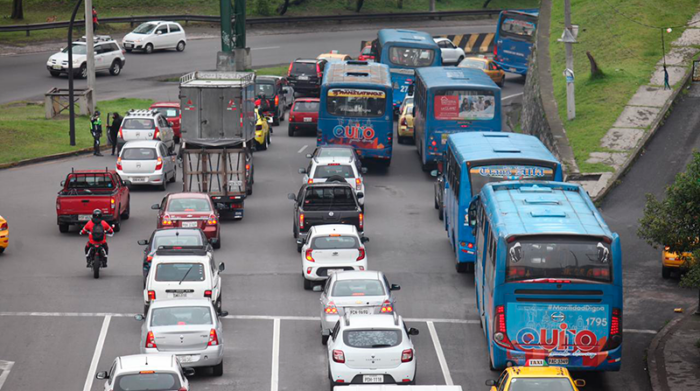 Fuerte congestión vehicular la mañana de este 26 de octubre del 2021 en Quito. Foto: Julio Estrella / EL COMERCIO
