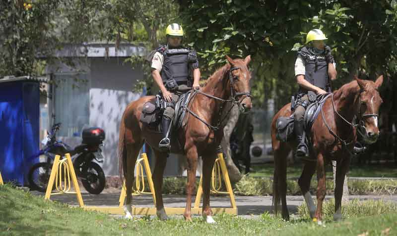 La Policía montada y motorizados realizan operativos de seguridad en el parque La Carolina, en el norte de Quito. Foto: Diego Pallero / EL COMERCIO
