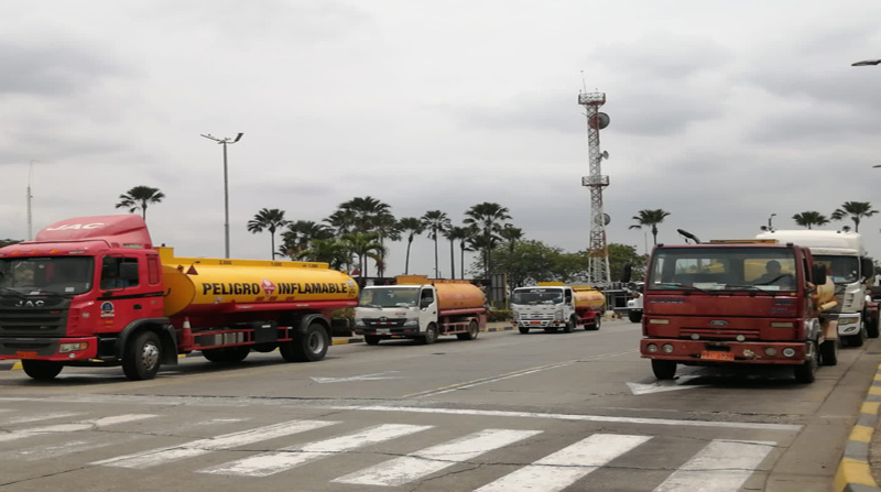 Una flota de autotanques sale desde la terminal de Pascuales y Chorrillo, en Guayas. Foto: Cortesía Petroecuador