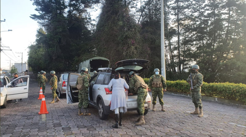 Los militares se desplegaron a distintos puntos del Ecuador el 19 de octubre del 2021, tras el decreto del estado de excepción emitido por Guillermo Lasso. Foto: Twitter FF.AA. Ecuador