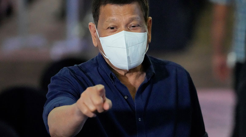 El presidente de Filipinas, Rodrigo Duterte, planteó vacunar mientras duermen a las personas que se niegan a recibir la dosis contra el covid-19. Foto: EFE