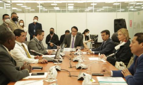 Por unanimidad la Comisión de Fiscalización aprobó el informe que recomienda el juicio político a René Ortiz. Foto: Twitter @AsambleaEcuador