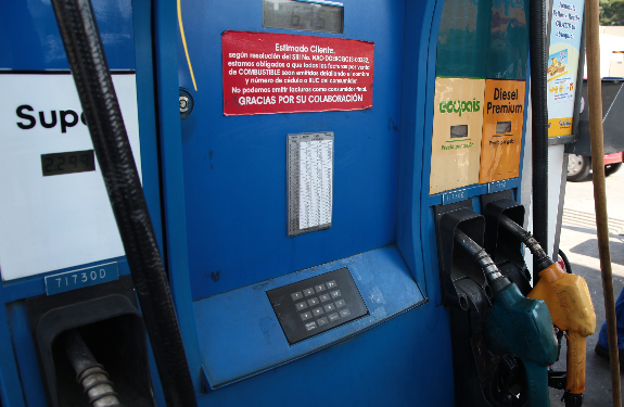 Transportistas solicitan que se congele el precio de los combustibles. Foto: Enrique Pesantes / EL COMERCIO