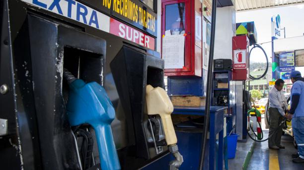 El uso controlado de los vehículos ayudará en el ahorro del combustible. Foto: Archivo / EL COMERCIO