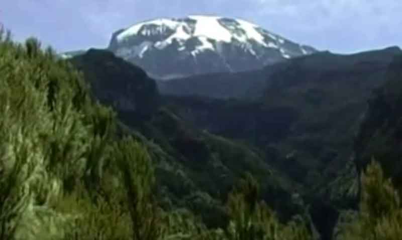 Los glaciares africanos Monte Kenia, Rwenzoris y el Kilimanjaro desaparecerán hacia el 2040, advirtió la agencia climática de la ONU. Foto: captura