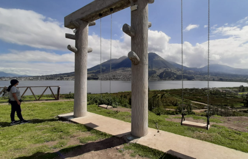 El mirador de Rumi Loma, en Otavalo, es uno de los nuevos puntos turísticos de la ruta Eco Ñan. Foto: Municipio de Otavalo.