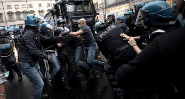 Altercados y agresiones entre manifestantes y la policía en Italia. Foto: redes sociales