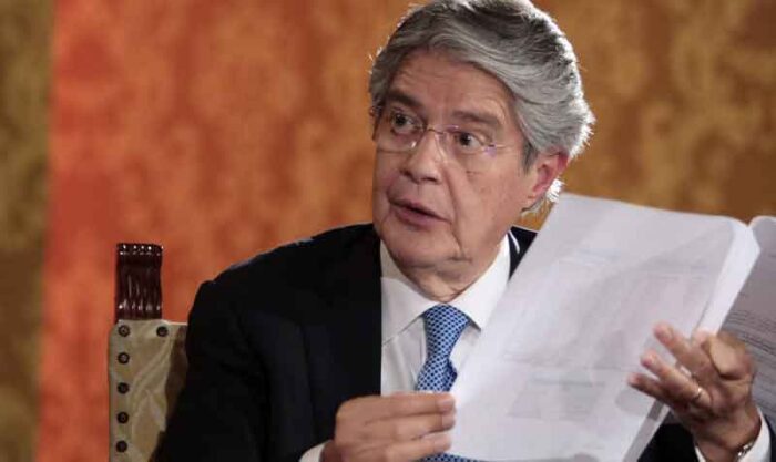 El presidente Guillermo Lasso enviará el proyecto de ley dividido en tres partes: tributaria, laboral y la de inversiones. Foto: EFE / Segcom