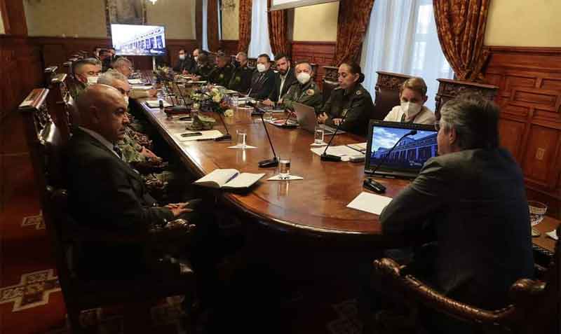 El presidente Guillermo Lasso se reunió con las Fuerzas Armadas, Policía Nacional, el nuevo Ministro de Defensa y la Ministra de Gobierno. Foto: Twitter Comunicación Ecuador