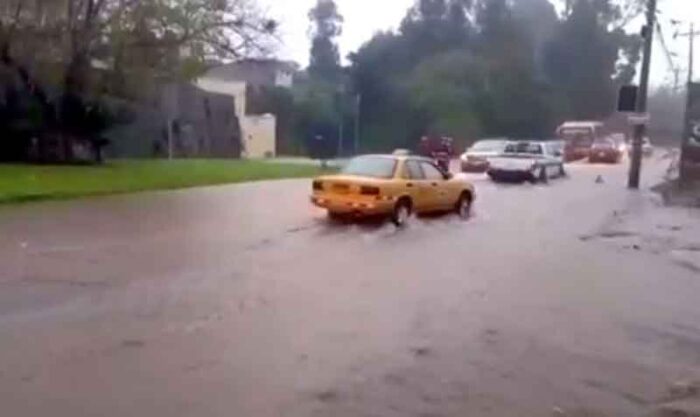 En Conocoto se registró una inundación este 24 de octubre del 2021. Foto: captura