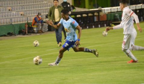 Macará apuntó al contraataque para ganar el duelo ante Liga de Quito. Foto: Twitter Macará