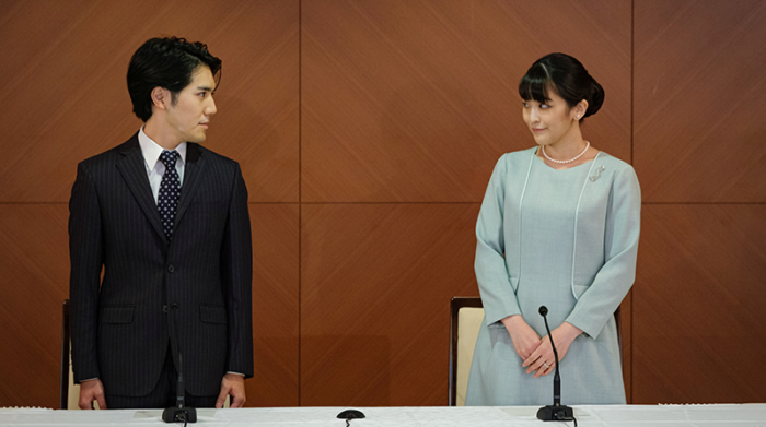 La princesa japonesa Mako y su esposo, Kei Komuro, en rueda de prensa en Tokio. Foto: REUTERS