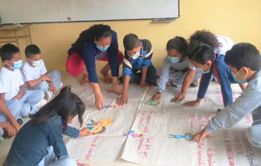 Estudiantes realizan actividades para fortalecer aprendizajes de Lengua y Matemáticas. Foto: Cortesía Ministerio de Educación