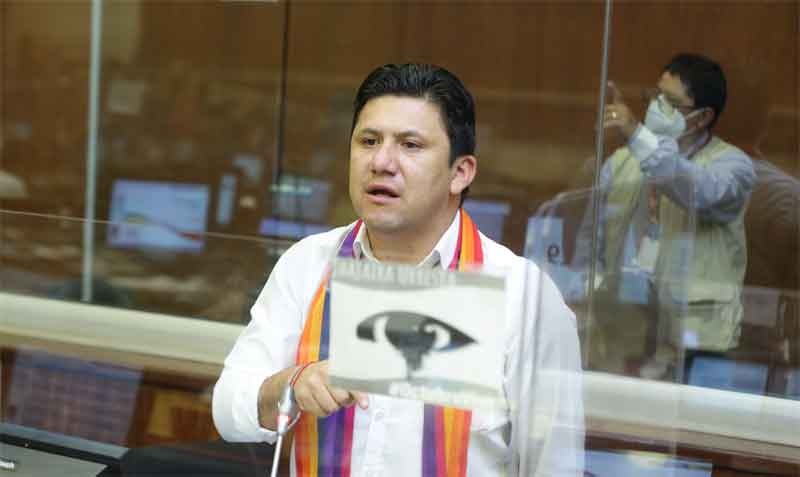 El asambleísta de Pachakutik, Mario Ruiz, realizó la propuesta para crear una Comisión Ocasional que revise los contratos mineros y petroleros. Foto: Twitter Asamblea
