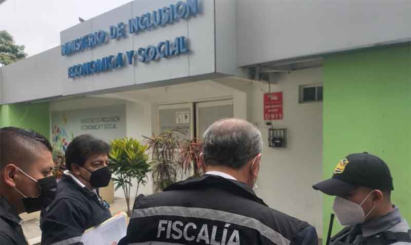 La Fiscalía informó sobre el allanamiento a la oficina del MIES en Portoviejo la mañana del 12 de octubre del 2021. Foto: Twitter Fiscalía