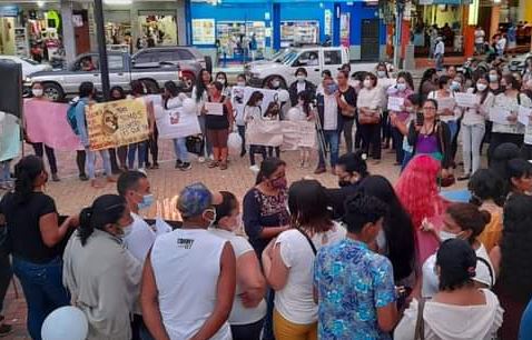 Colectivos en defensa de los derechos de las mujeres realizaron un plantón para mostrar su rechazo por el femicidio de Ximena. Foto: Cortesía