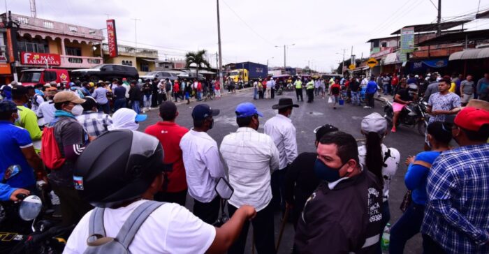 Los incidentes por el cierre de vías también se registraron en otros cantones de Guayas. Foto: Enrique Pesantes/ EL COMERCIO