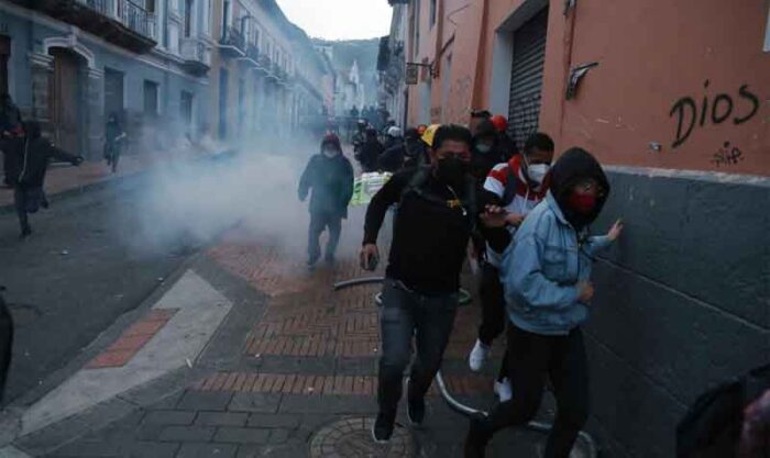 Los manifestantes llegaron al Centro de Quito este 26 de octubre del 2021. Foto: Diego Pallero / EL COMERCIO
