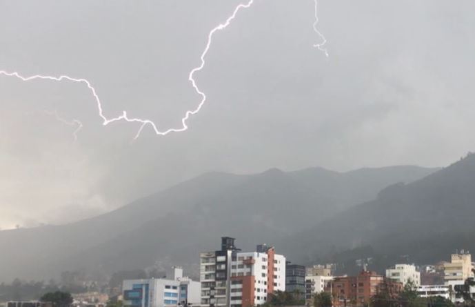 Imagen referencial. Presencia de tormentas eléctricas se registra en Quito. Foto: EL COMERCIO / Archivo
