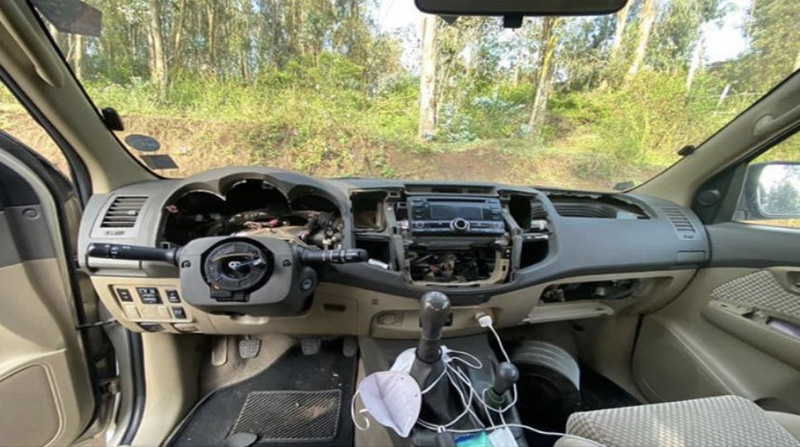 El robo de accesorios a un vehículo fue registrado en Lumbisí. Foto: Twitter Juan Larrea Savinovich