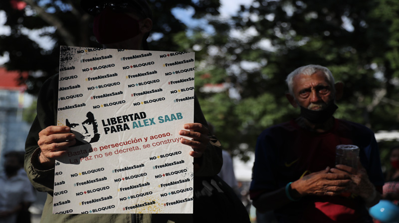 Varios ciudadanos venezolanos piden la libertad para Álex Saab. Foto: EFE