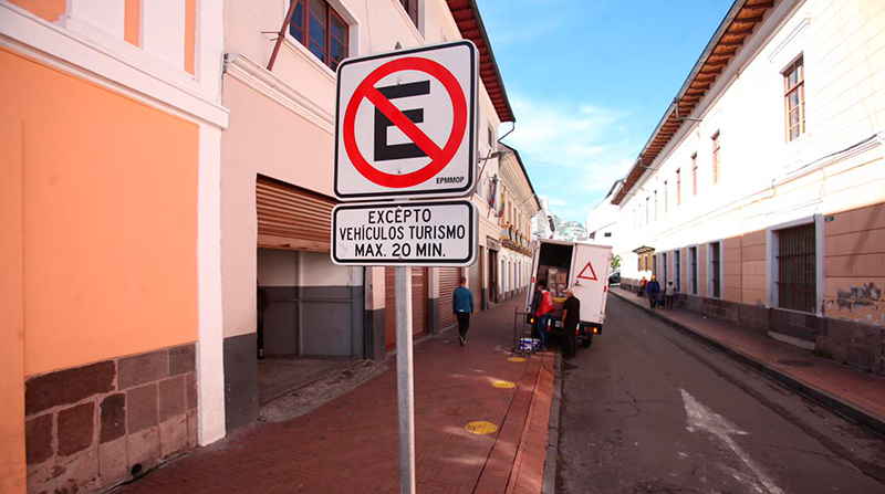 La señalética en el Centro Histórico busca mejorar la movilidad vehicular y peatonal. Foto: Julio Estrella / EL COMERCIO