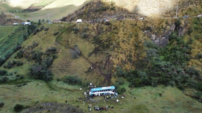 Algunos de los heridos del siniestro del bus, que cayó a un abismo en Colta, aún se recuperan en hospitales. Foto: Facebook