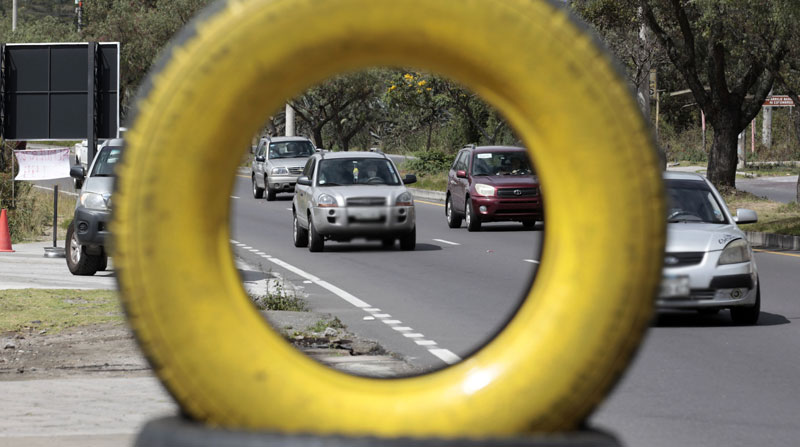 En Quito, el Municipio aplica la medida de restricción vehicular Hoy no circula a los automotores particulares. Foto: Patricio Terán/ EL COMERCIO