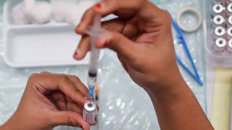 Imagen referencial. La vacuna contra la malaria ha sido recomendada por la OMS y se aplica a la población infantil en países de África. Foto: EFE