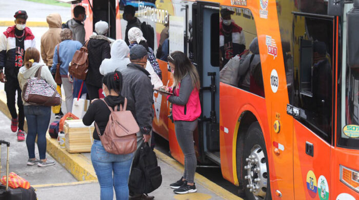 Los operadores estiman que el sábado 30 de octubre se movilizarán más personas por el inicio del feriado. Foto: Julio Estrella/ EL COMERCIO