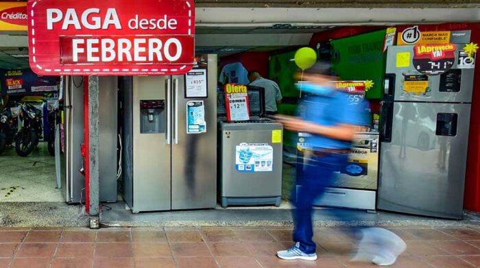 Los locales comerciales intensifican las promociones de cara al Viernes Negro y sus canales electrónicos de ventas. Foto: Enrique Pesantes / EL COMERCIO