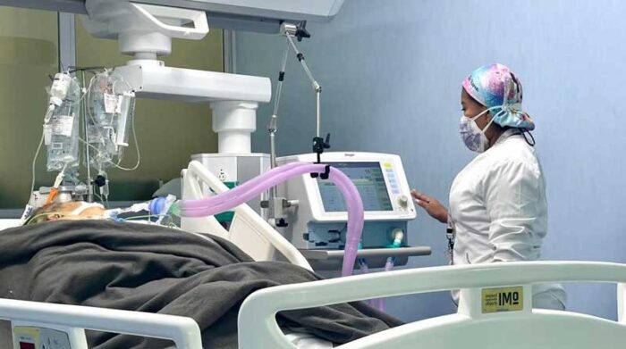 11 camas de la UCI estaban ocupadas en esta semana con pacientes con covid-19, en el hospital de Los Ceibos. Foto: Cortesía
