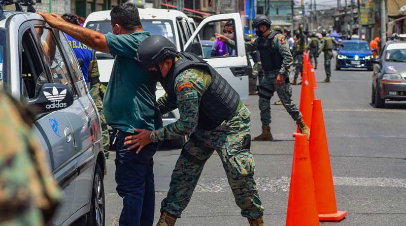 Imagen refrencial: Los militares realizaron operaciones de seguridad en el estado de excepción en Guayaquil, Durán y Samborondón. Foto: Enrique Pesantes / EL COMERCIO