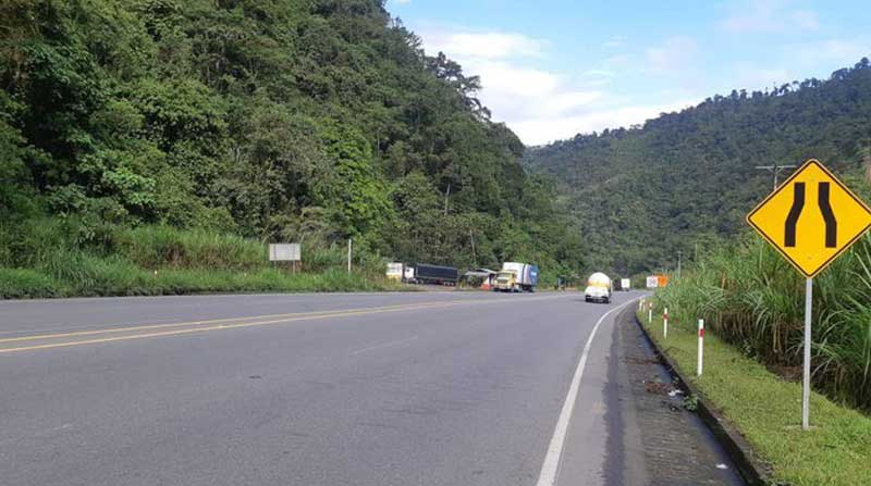 La vía Alóag-Santo Domingo lució despejada hasta la zona de Tandapi. Foto: Cortesía Prefectura de Pichincha