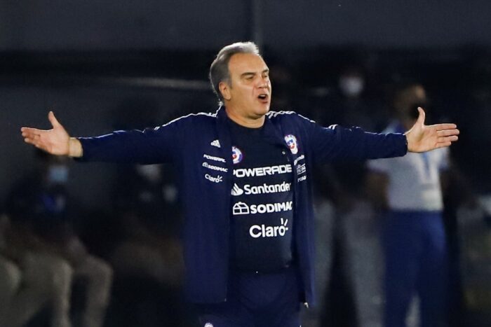 El entrenador de Chile Martín Lasarte reacciona hoy, en un partido de las eliminatorias sudamericanas entre Paraguay y Chile en el estadio Defensores del Chaco en Asunción (Paraguay). EFE/Nathalia Aguilar