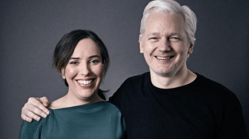 Stella Moris y Julian Assange tienen dos hijos. El fundador de Wikileaks y su abogada recibieron el permiso para casarse en prisión, en donde está encarcelado el activista. Foto: Twitter Stella Moris