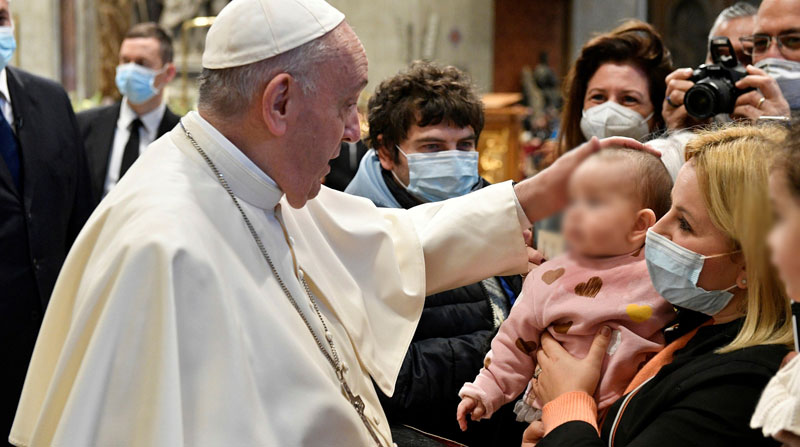 El papa Francisco se pronunció y pidió protección para las mujeres que son víctimas de la violencia de género. Foto: EFE
