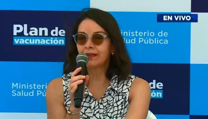 En una rueda de prensa, la ministra de Salud, Ximena Garzón, dio detalles sobre las jornadas masivas de vacunación en Loja, Quito y Guayaquil. Foto: captura de pantalla.