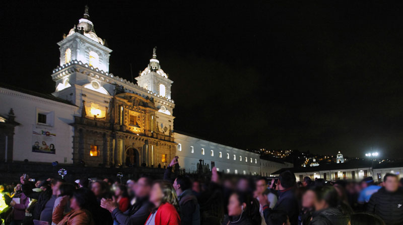 Después del pico de la pandemia, Quito volverá a celebrar sus fiestas. El pregón se realizará en la plaza de San Francisco, el próximo 26 de noviembre. Foto: Archivo/ EL COMERCIO