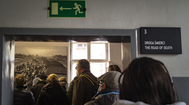 Miles de turistas al año visitan el campo de concentración de Auschwitz. Foto: Andrés Reinoso Morales
