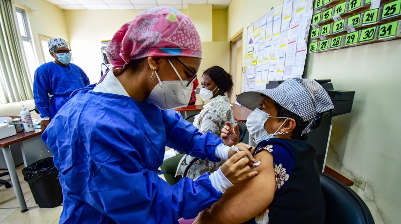 El fin de semana se realizaron mingas de inoculación para mejorar la cobertura de vacunación en el país. Foto: Enrique Pesantes/EL COMERCIO